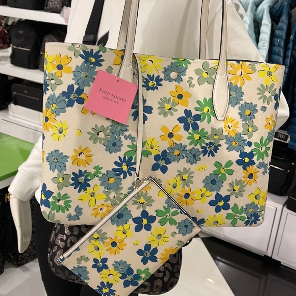 Kate Spade All Day Floral Medley Large Tote

COLOR:
Parchment Multi - Picture 16 of 16